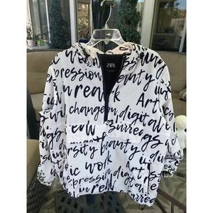 Zara Detail Text Parka. Hooded water repellent parka with elastic cuffs. Size L‎
